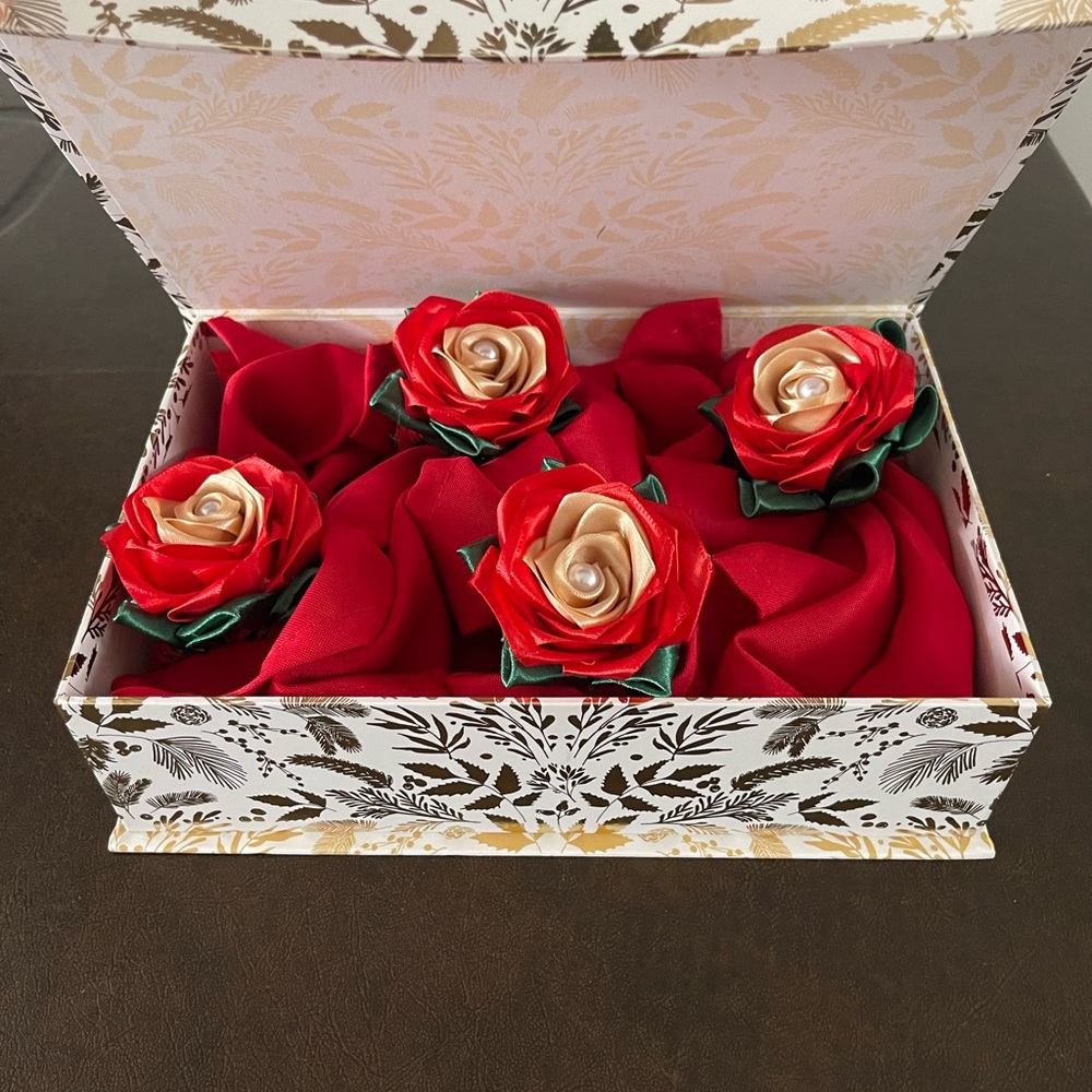 Dinning Napkins set with hand made holders